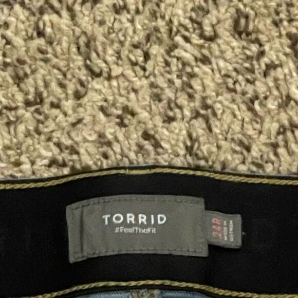 Torrid “Feel the Fit” Blue Jeans Size 24R - Picture 8 of 9